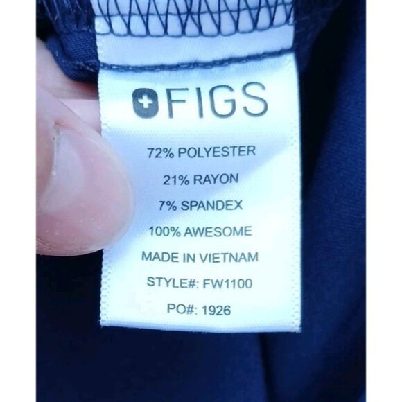 Figs Casma Three Pocket Scrub Top - Picture 7 of 8